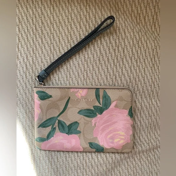Coach camo rose 2025 wallet